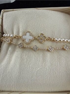 Gold & White Clover Pearl Double Bracelet - Women's Fashion Jewelry